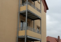 Balkone an Mehrfamilienhaus